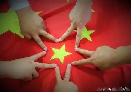 常州三名小学女生冒雨收国旗，国旗在她们心中有着怎样的分量？